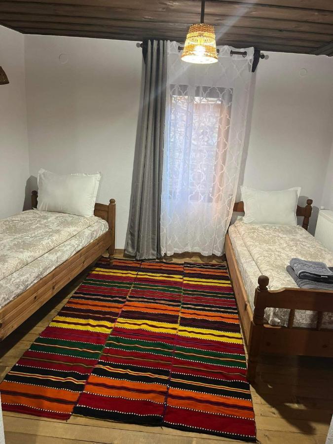 Къща За Гости Близнаците Leshten Zewnętrze zdjęcie